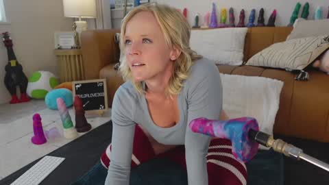 Taylor --  online show from September 30, 7:02 pm