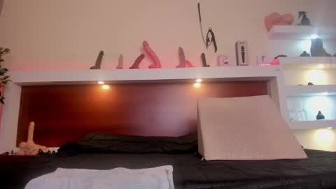 Taylor online show from November 26, 8:27 pm