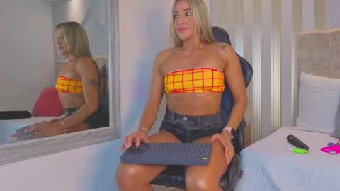 tayra online show from October 26, 7:02 pm