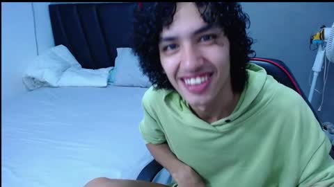 Tayron online show from October 18, 4:33 pm