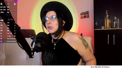 Maddie online show from April 7, 1:18 am