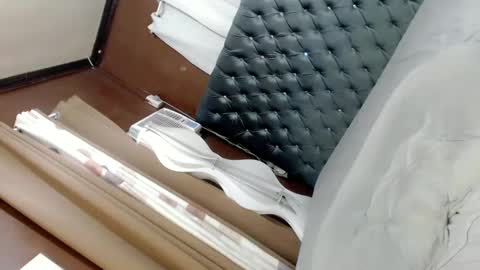 Snapshot of temptationofsex chatting on December 6, 3:02 am EVA GLASSCOTT online show from December 6, 3:02 am