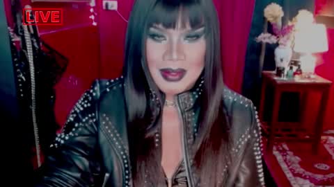 Snapshot of temptress_cocoxxx chatting on February 1, 8:05 pm Mistress Coco online show from February 1, 8:05 pm