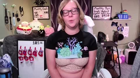 Pixie and Tentacle Overlord online show from December 4, 10:24 pm