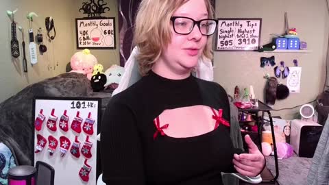 Pixie and Tentacle Overlord online show from December 20, 11:05 pm