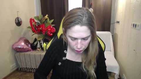 Snapshot of tessadaybreak chatting on February 22, 1:46 pm tessadaybreak online show from February 22, 1:46 pm