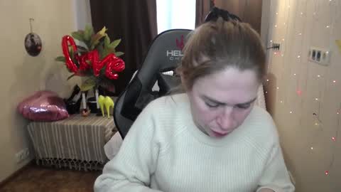 Snapshot of tessadaybreak chatting on February 18, 1:33 pm tessadaybreak online show from February 18, 1:33 pm