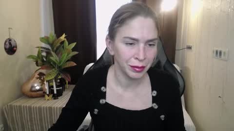 Snapshot of tessadaybreak chatting on February 27, 11:39 am tessadaybreak online show from February 27, 11:39 am