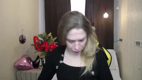 Snapshot of tessadaybreak chatting on February 22, 7:34 am tessadaybreak online show from February 22, 7:34 am