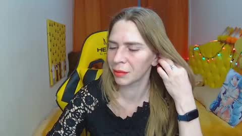 Snapshot of tessadaybreak chatting on March 1, 2:34 pm tessadaybreak online show from March 1, 2:34 pm