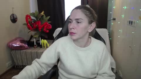 Snapshot of tessadaybreak chatting on February 18, 10:27 am tessadaybreak online show from February 18, 10:27 am