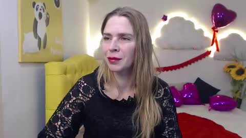 Snapshot of tessadaybreak chatting on March 3, 3:32 pm tessadaybreak online show from March 3, 3:32 pm