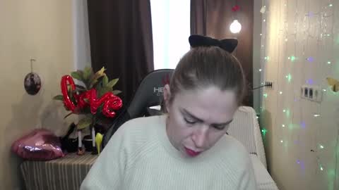 Snapshot of tessadaybreak chatting on February 18, 7:21 am tessadaybreak online show from February 18, 7:21 am