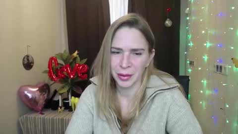 Snapshot of tessadaybreak chatting on February 15, 2:00 pm tessadaybreak online show from February 15, 2:00 pm