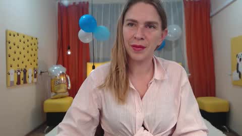 Snapshot of tessadaybreak chatting on September 17, 12:19 pm tessadaybreak online show from September 17, 12:19 pm