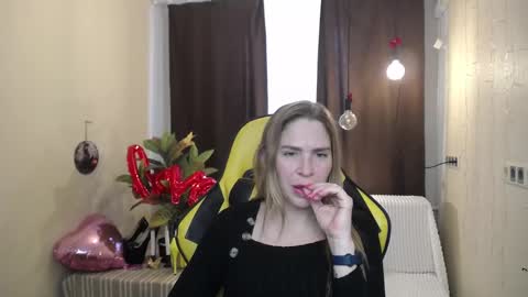 Snapshot of tessadaybreak chatting on February 22, 10:40 am tessadaybreak online show from February 22, 10:40 am