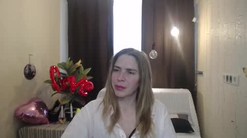 Snapshot of tessadaybreak chatting on February 21, 10:50 am tessadaybreak online show from February 21, 10:50 am