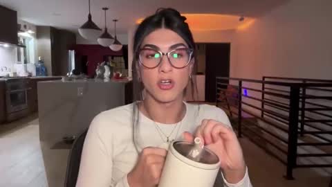 babygirlmami online show from January 19, 2:10 am