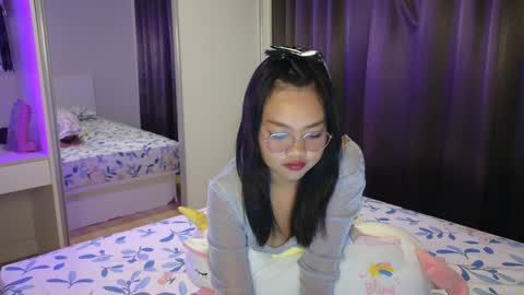 Snapshot of thailand4you chatting on December 11, 2:11 pm AbbieThai online show from December 11, 2:11 pm