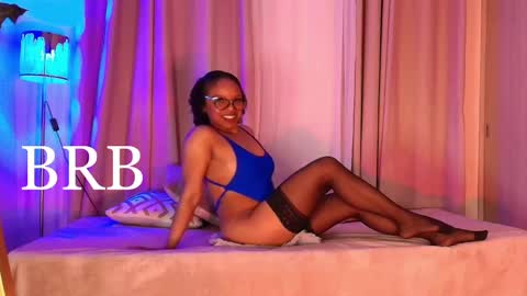 Snapshot of thais_dreams chatting on February 25, 6:23 pm Thais online show from February 25, 6:23 pm