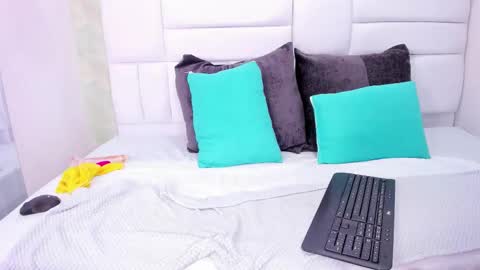 Thalia Nichols online show from December 22, 11:33 pm