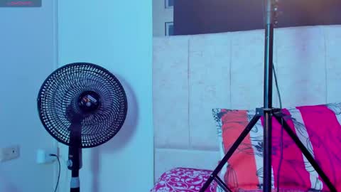 Thania online show from October 4, 1:58 am