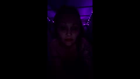 thatsonehotgilf7 online show from April 26, 3:37 am