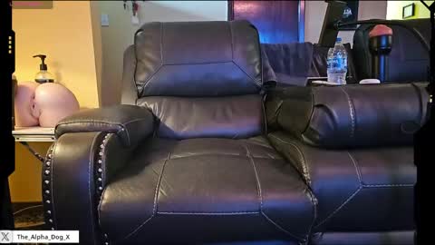 the_alpha_dog_xxx online show from May 22, 6:25 pm