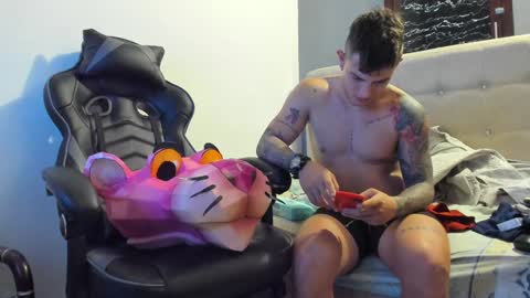 The Curious2001 online show from January 6, 11:52 pm