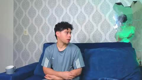 Snapshot of the_dean_boy chatting on September 20, 7:33 am Ithan and Leo online show from September 20, 7:33 am