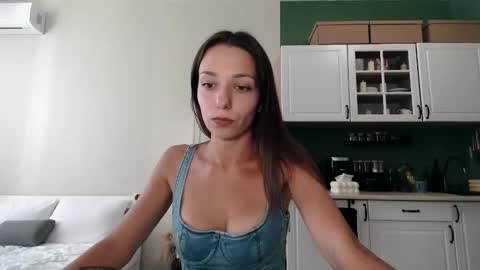 Mia online show from September 14, 2:07 pm