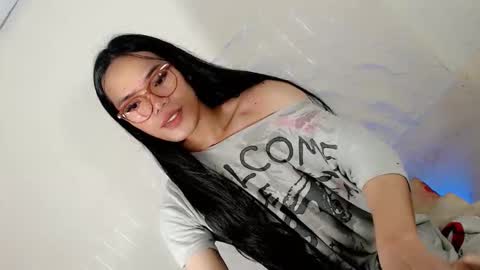 the_horny_bella online show from April 14, 8:23 pm