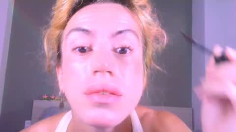 Yolanda online show from May 15, 1:03 am