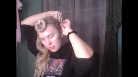 Little Bambii online show from December 4, 4:34 am