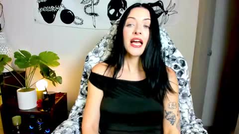 themelrose online show from November 11, 11:40 pm