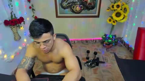 themuscularvenezuelanman online show from February 3, 6:34 am