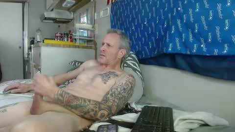 theoneyouwanttwofuck online show from January 9, 9:05 pm