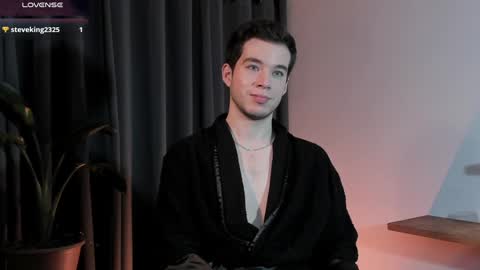Snapshot of therealmartincox chatting on December 16, 1:42 am 4th online show from December 16, 1:42 am