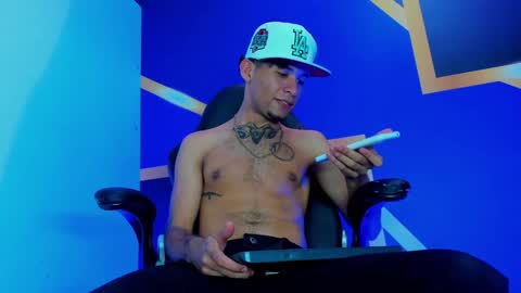 theskinny8inch_ online show from February 6, 10:58 am