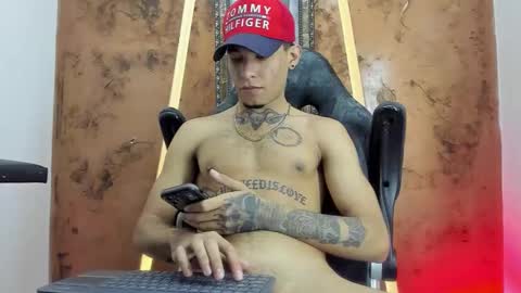 theskinny8inch_ online show from September 28, 7:17 am