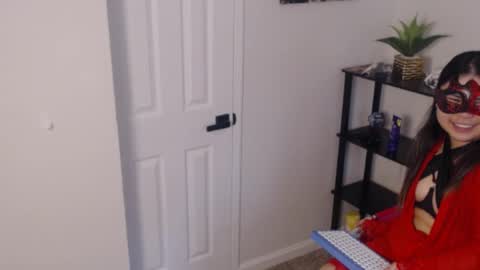 TheTease Room online show from November 9, 4:10 pm