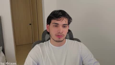 thiaan__ online show from December 21, 5:47 am