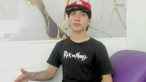 thiago_divine_anki online show from October 16, 9:57 pm