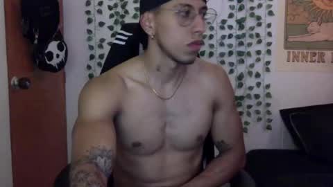 Snapshot of thiago_happy chatting on March 2, 4:07 am thiago_happy online show from March 2, 4:07 am