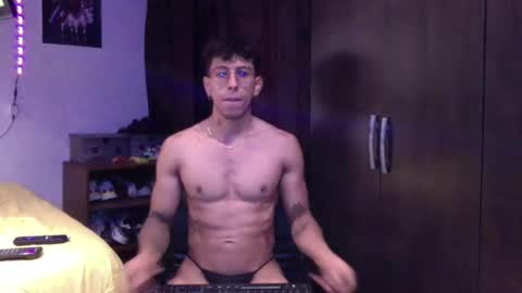 Snapshot of thiago_happy chatting on February 27, 2:25 am thiago_happy online show from February 27, 2:25 am