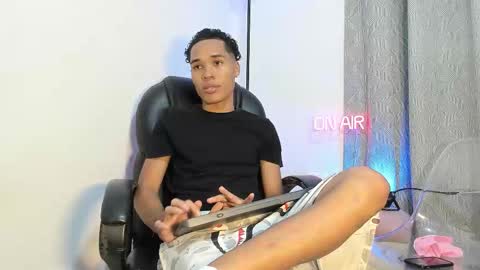 thiagoperez_ online show from September 21, 2:15 am