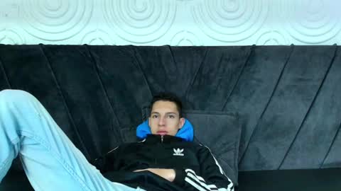 Thiago   online show from December 17, 12:22 pm