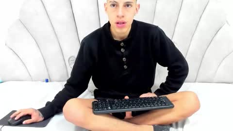 Thiago   online show from March 20, 6:57 pm