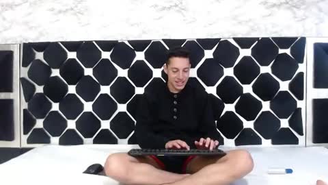 Thiago   online show from April 16, 8:09 pm