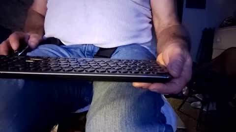 freak without a leash online show from December 16, 3:30 am